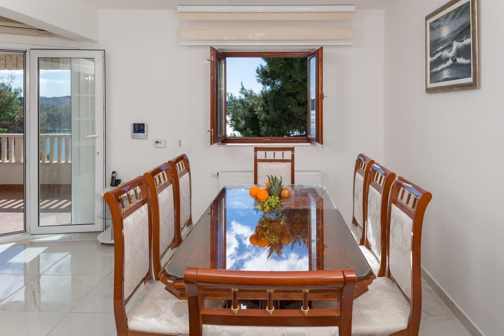 Apartments Villa Luxor Trogir Buitenkant foto