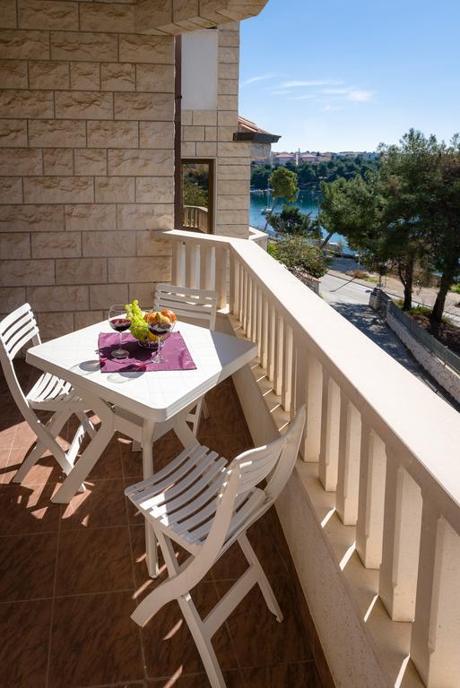 Apartments Villa Luxor Trogir Buitenkant foto