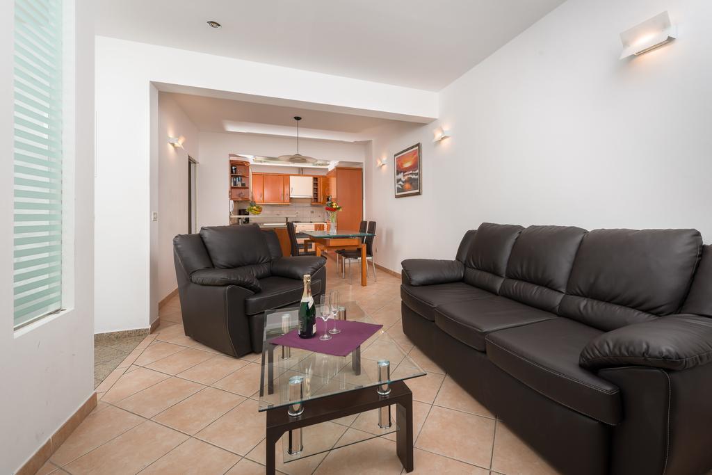 Apartments Villa Luxor Trogir Buitenkant foto