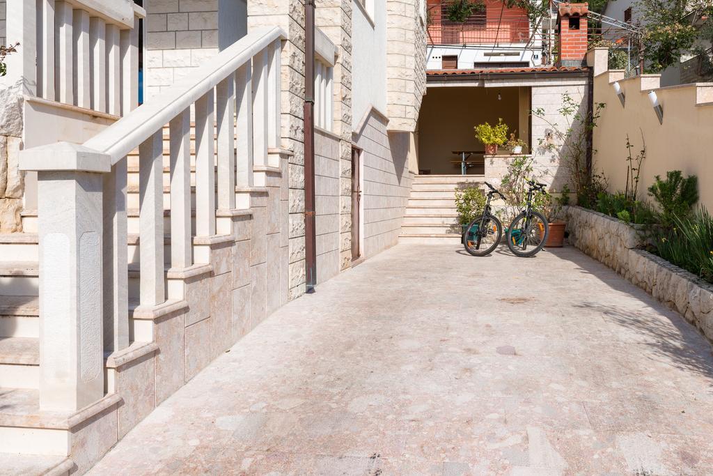 Apartments Villa Luxor Trogir Buitenkant foto